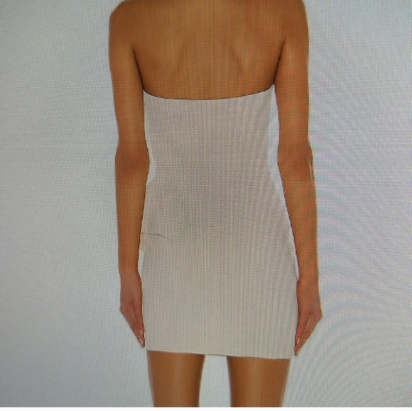 SUSANA MONACO 16" Strapless Dress With
Ruffle Detail in Blanched
Almond. SIZE SM - Picture 3 of 12